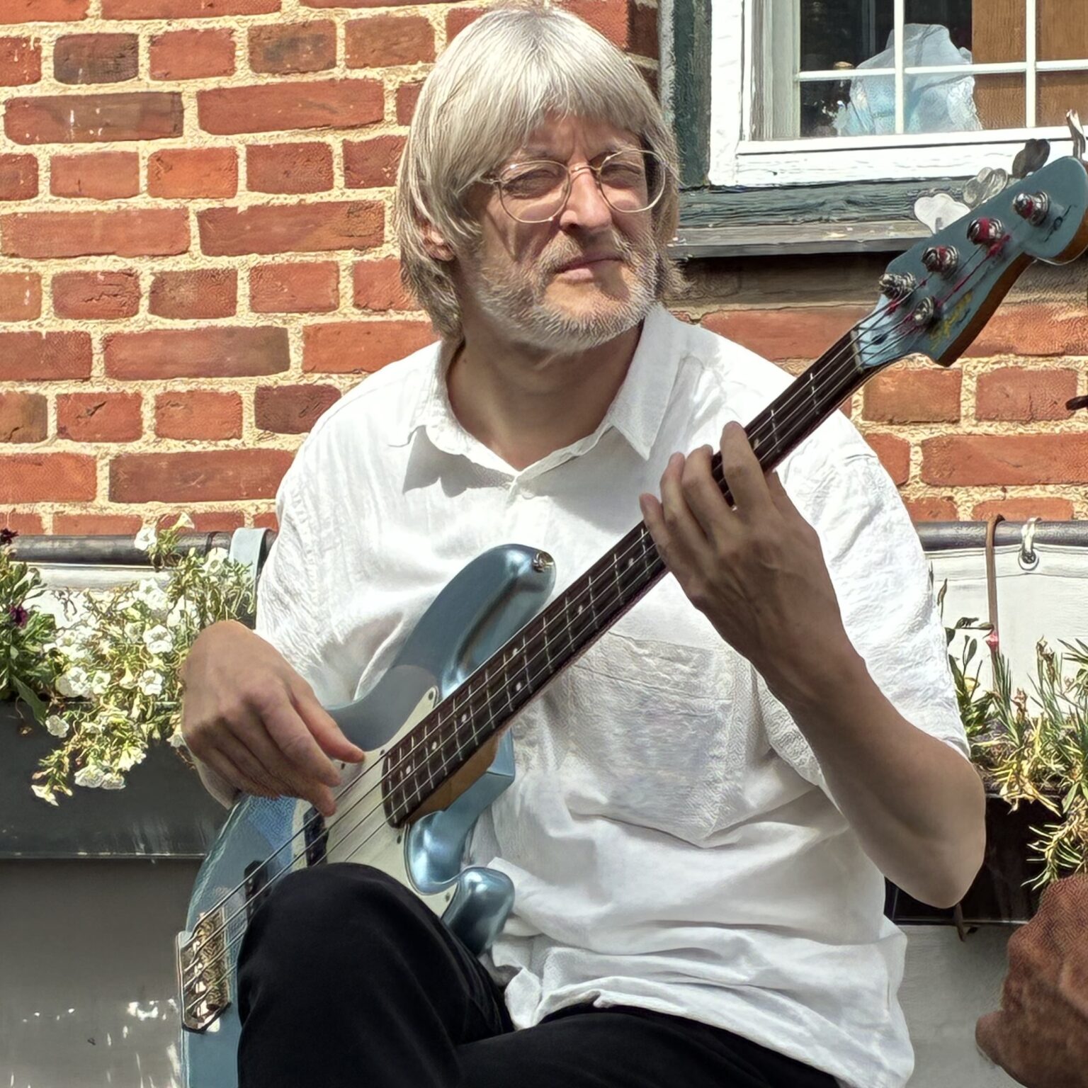 Niles Ryde, bassist